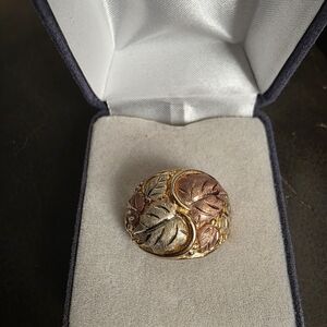 Vintage Landstroms Black Hills Gold Ring